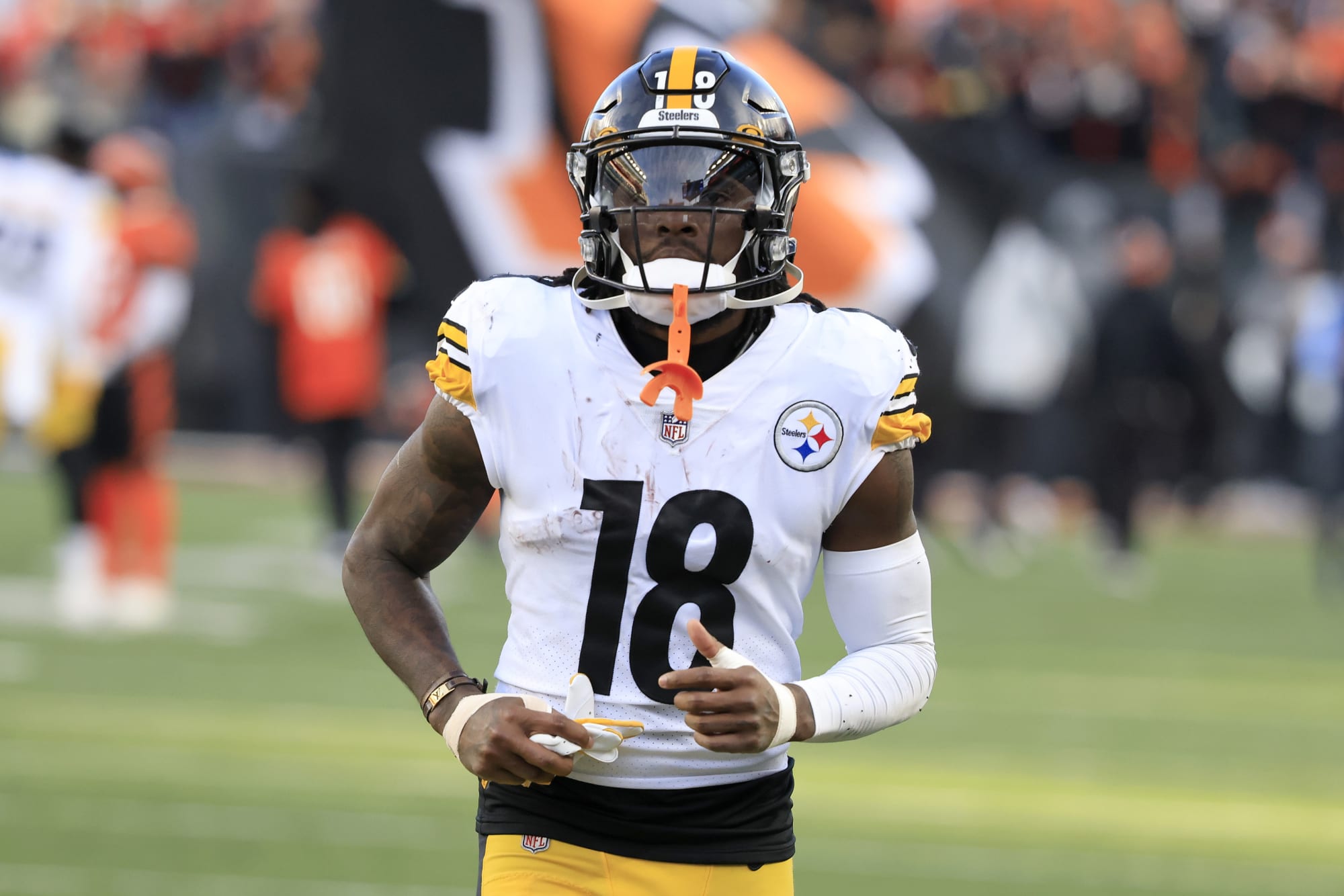 Steelers place 2 on COVID list, including leading...