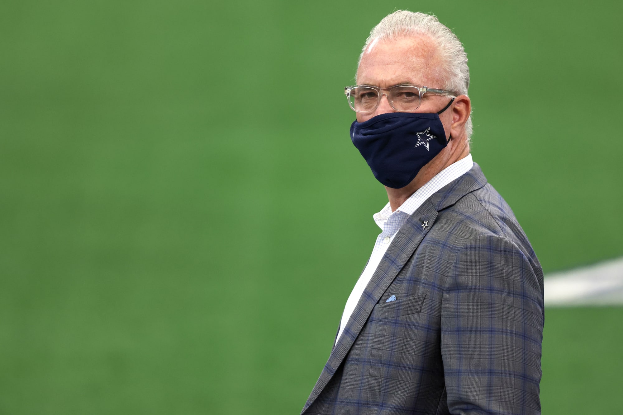 Cowboys EVP Stephen Jones throws shade at Amari...