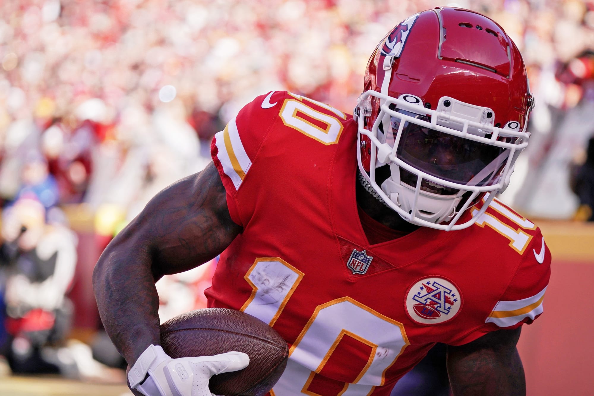 Jets, Dolphins in serious talks to acquire wide...
