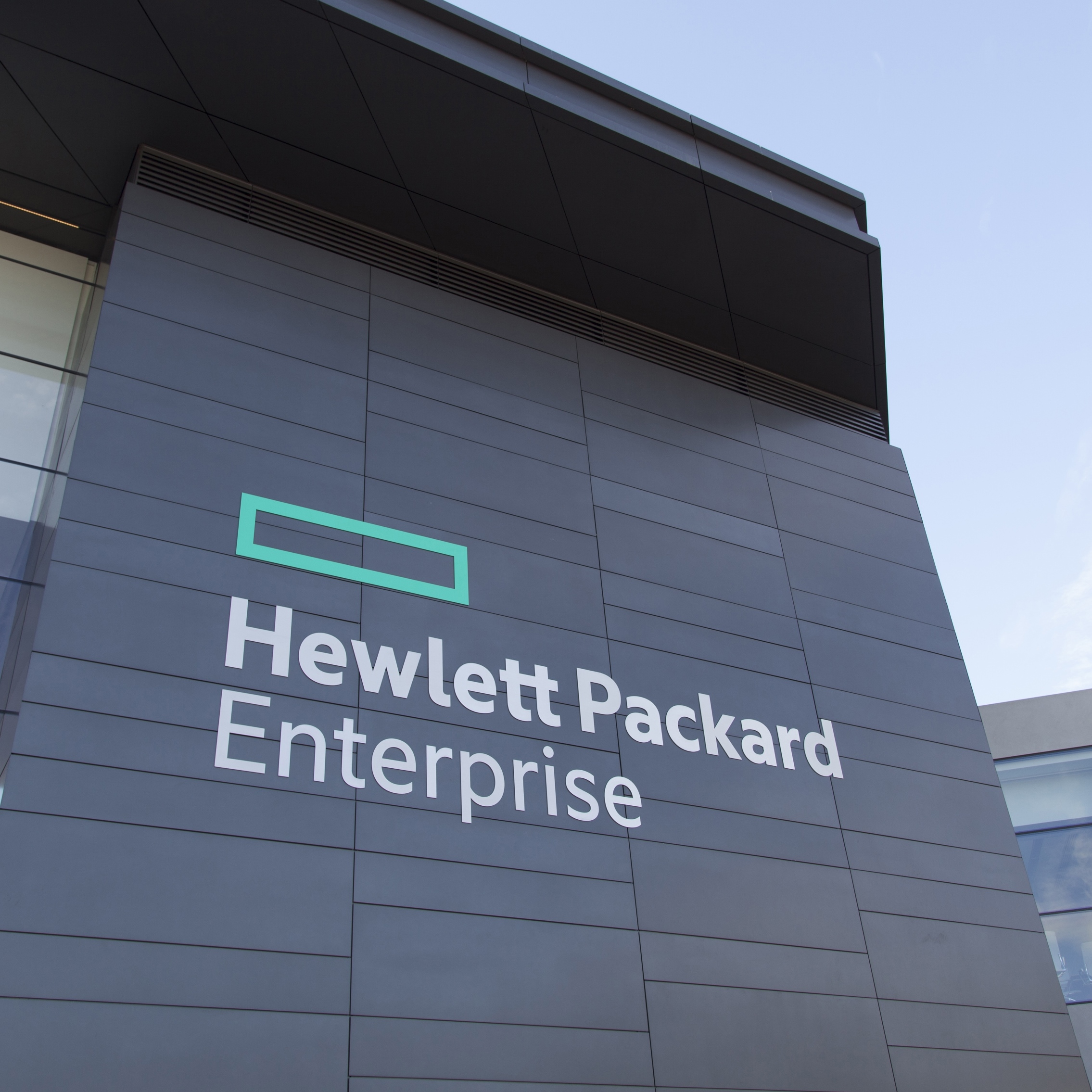 Hewlett Packard Enterprise Wins Big on Earnings and Outlook 24/7 Wall St.