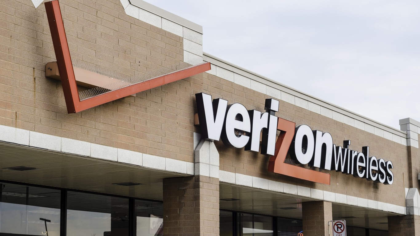 What to Watch For in Verizon's Q4 24/7 Wall St.