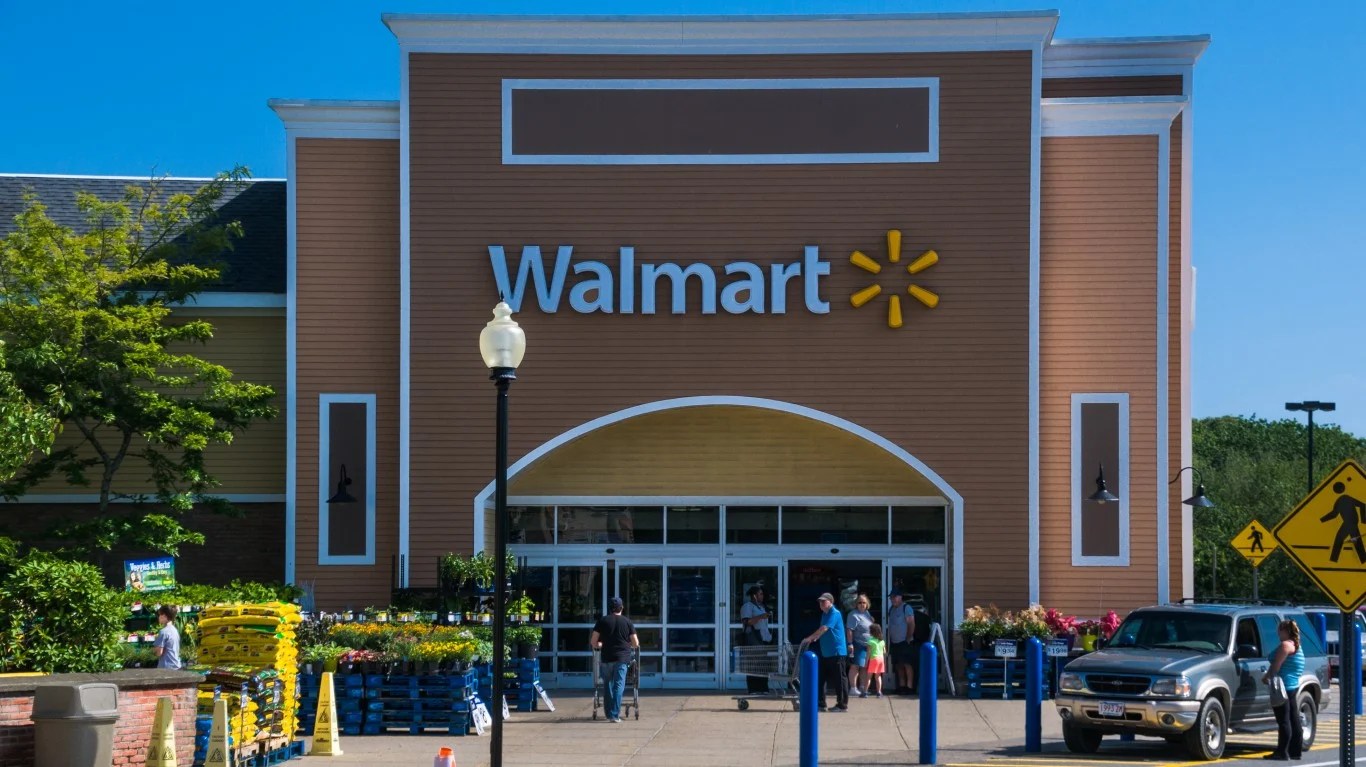 How Many People Work at Walmart in Each State, and What They Are Paid