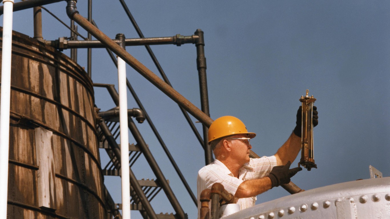 Liberty Oilfield Services Declares 0.05 Dividend 24/7 Wall St.