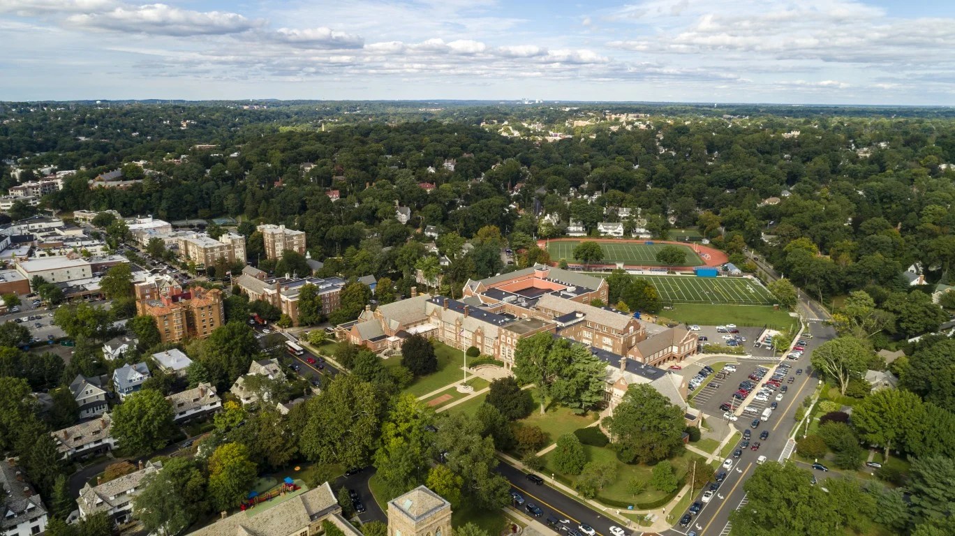 2022 Best School Districts in America 24/7 Wall St.