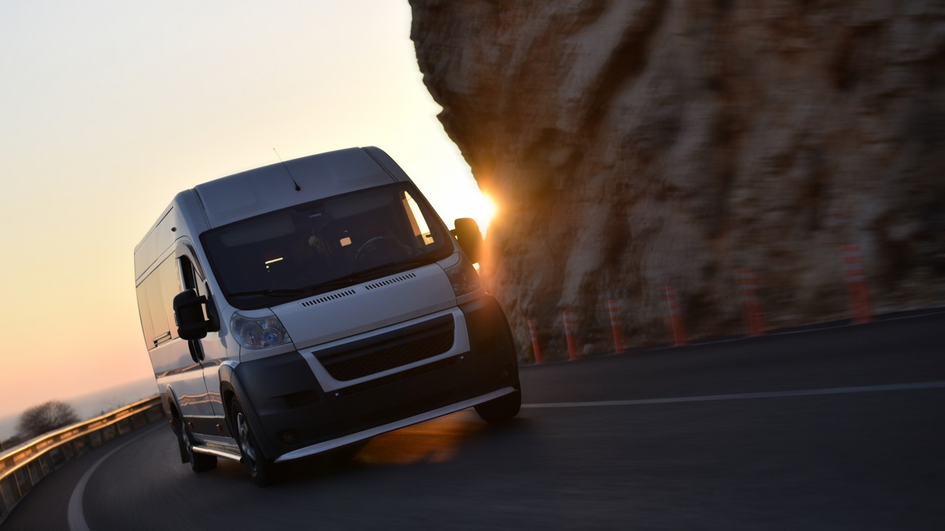 Are You Tipping Too Much? This is How Much You Should Tip a Shuttle