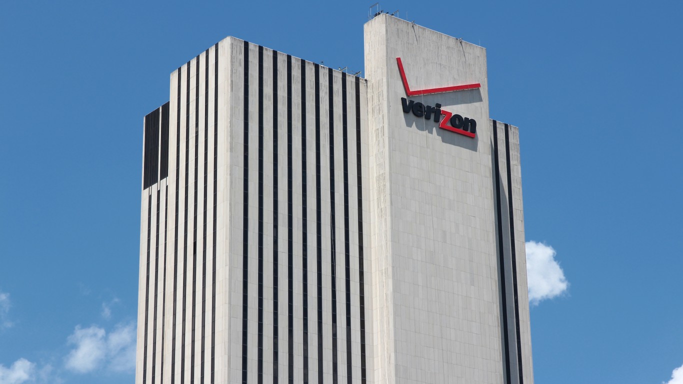 Billionaires Are Buying 4 HighYield Dividend Blue Chips Hand Over Fist