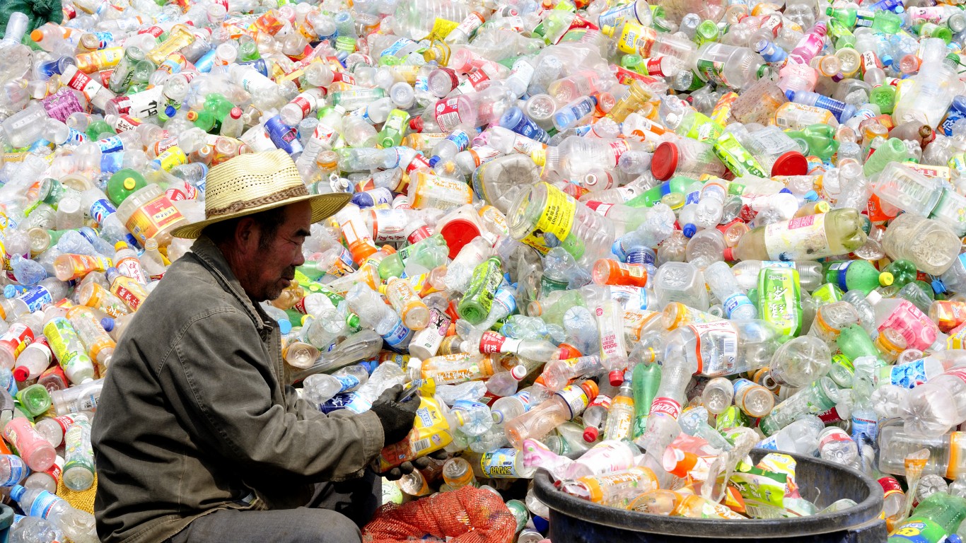 Companies that Produce the Most Plastic Waste Around the World 24/7