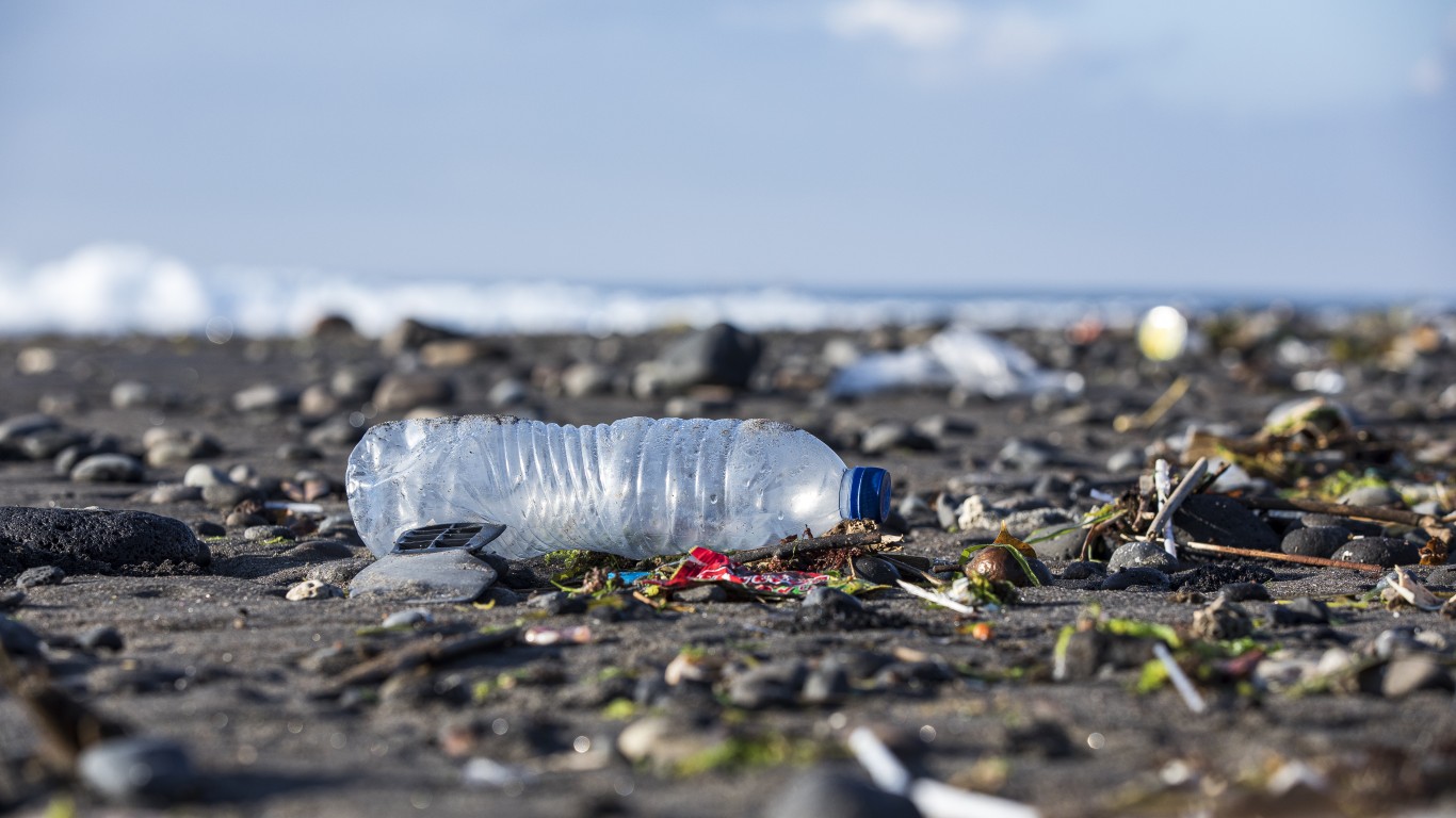 Companies that Produce the Most Plastic Waste Around the World 24/7