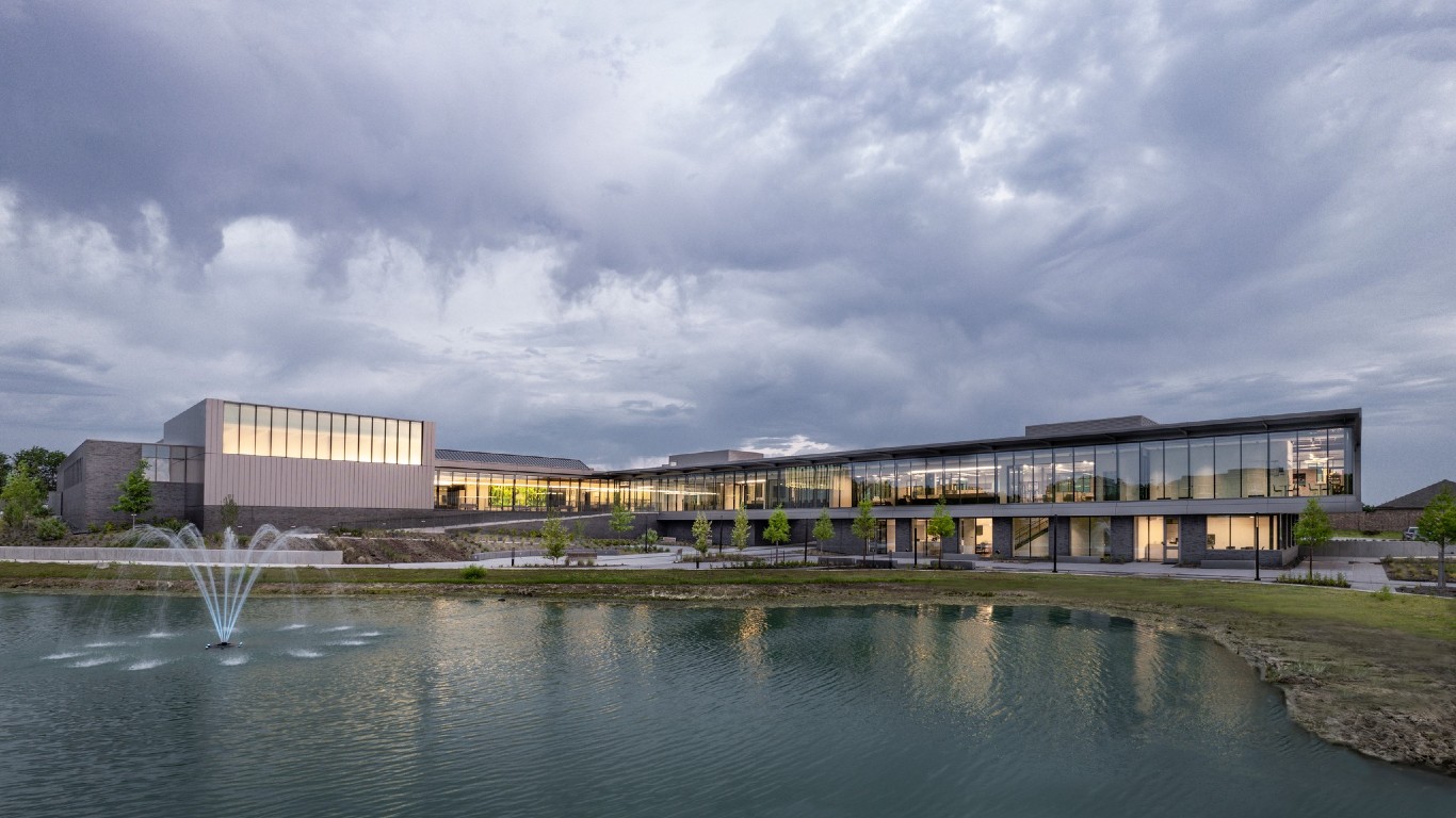 The Fastest Growing Small Towns in America 24/7 Wall St.