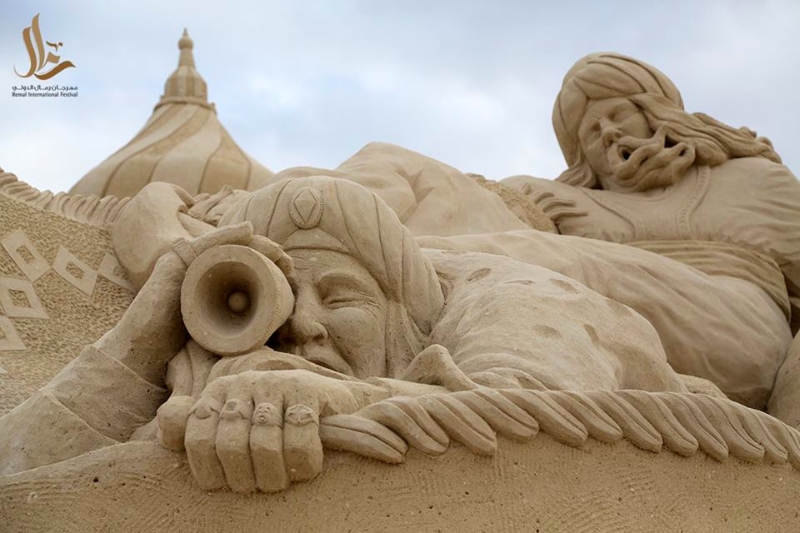 P2BK The world’s largest sand sculpting festival 248AM