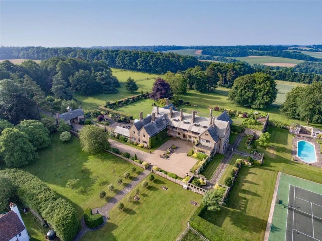 Stately homes for sale 24Housing
