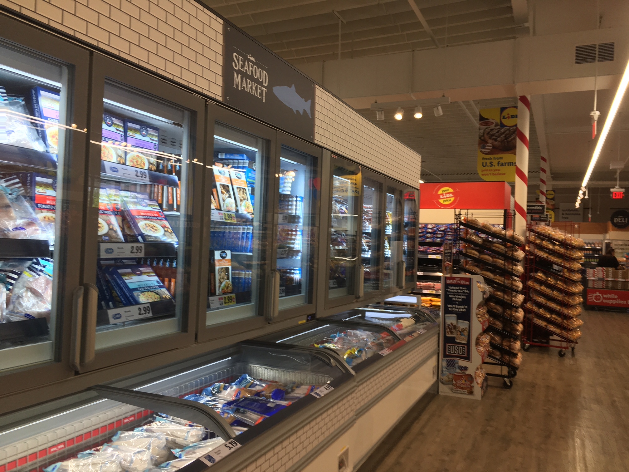 Shoppers Check Out New Lidl Grocery in Westhampton Beach 27 East