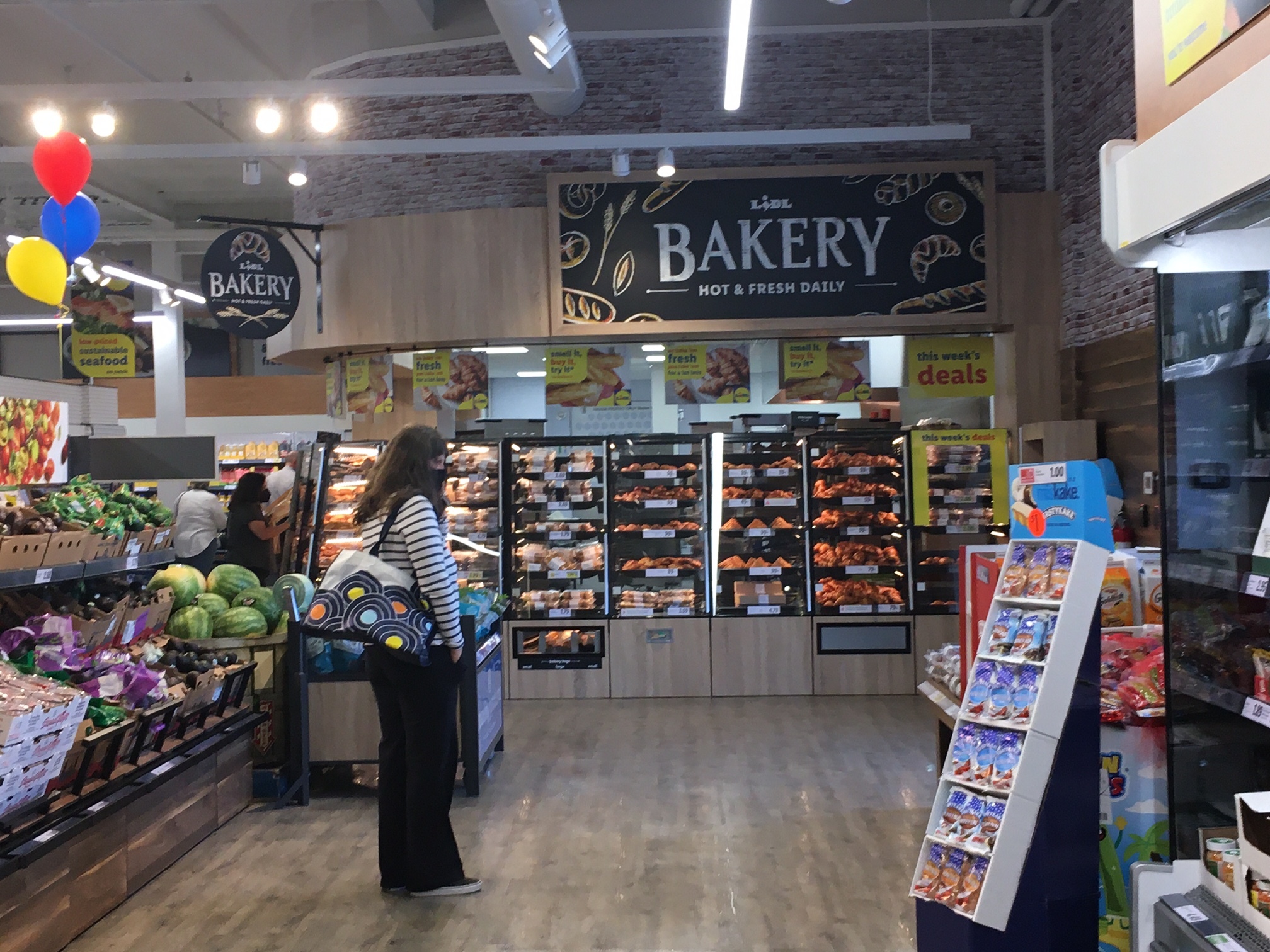 Shoppers Check Out New Lidl Grocery in Westhampton Beach 27 East