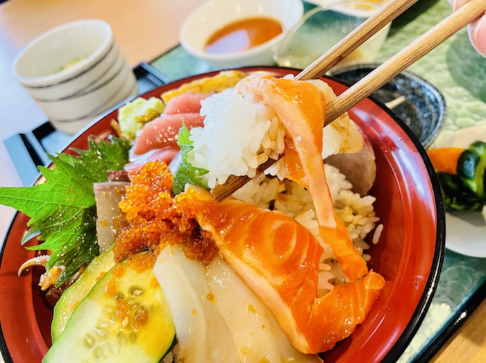 塚本鮮魚店が混んでたので「にぎり塚本鮮魚店」で激ウマ海鮮丼を堪能。もはや2号店でもいい件【福岡県糸島市】 No