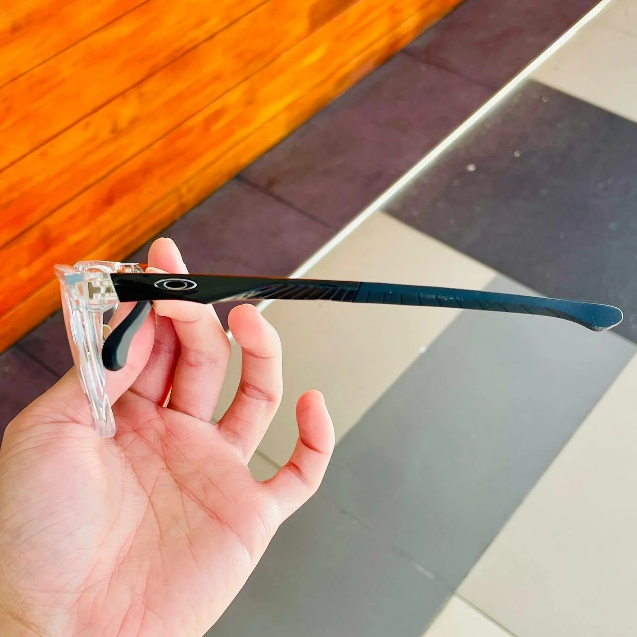 Oakley Hip Tone Polished Clear 2aoptical