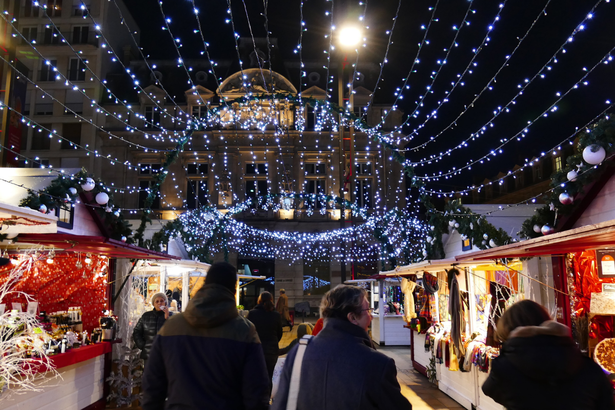 Marché de Noël réussir la décoration de votre chalet