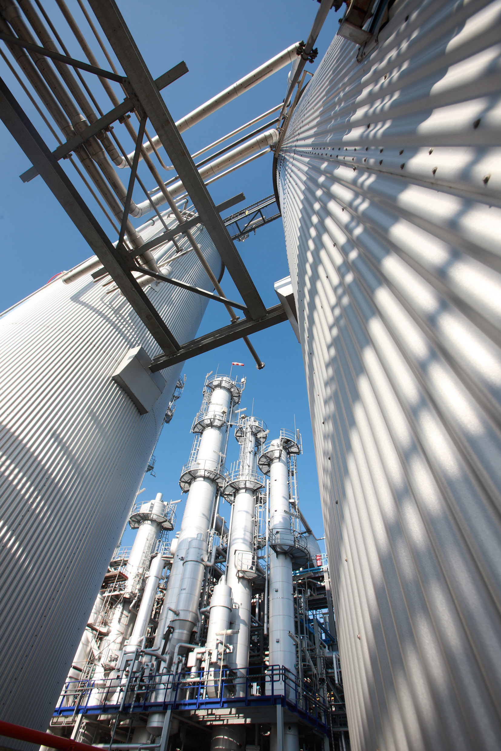 Evonik in brief 2B1stconsulting