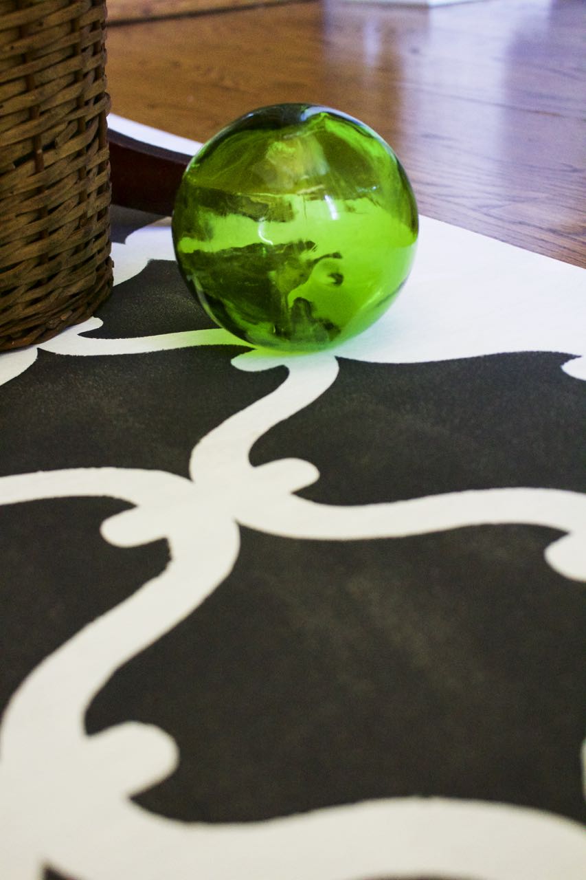 How to Paint a Vinyl Rug 2 Bees in a Pod