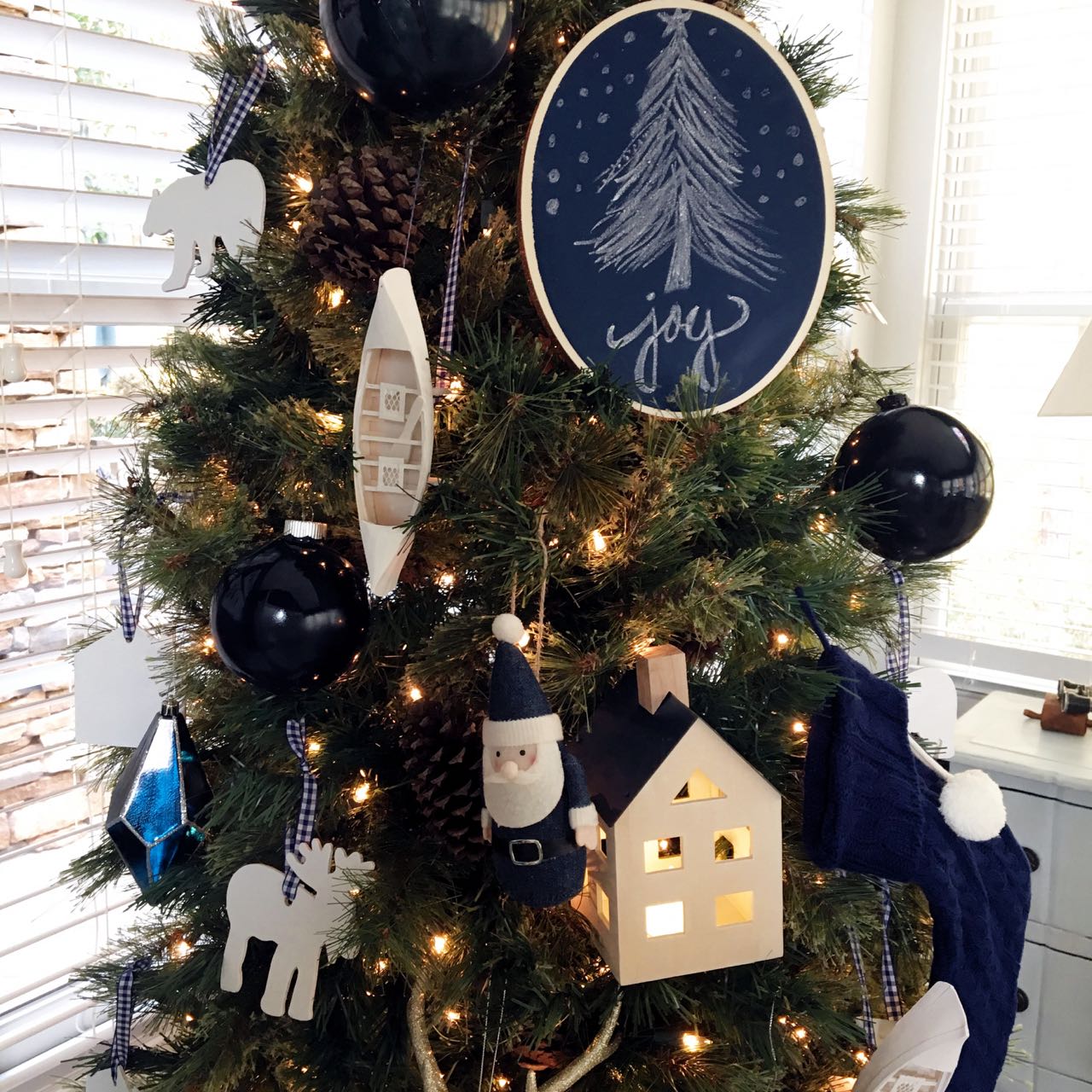 Budget Friendly DIY Christmas Decorations 2 Bees in a Pod