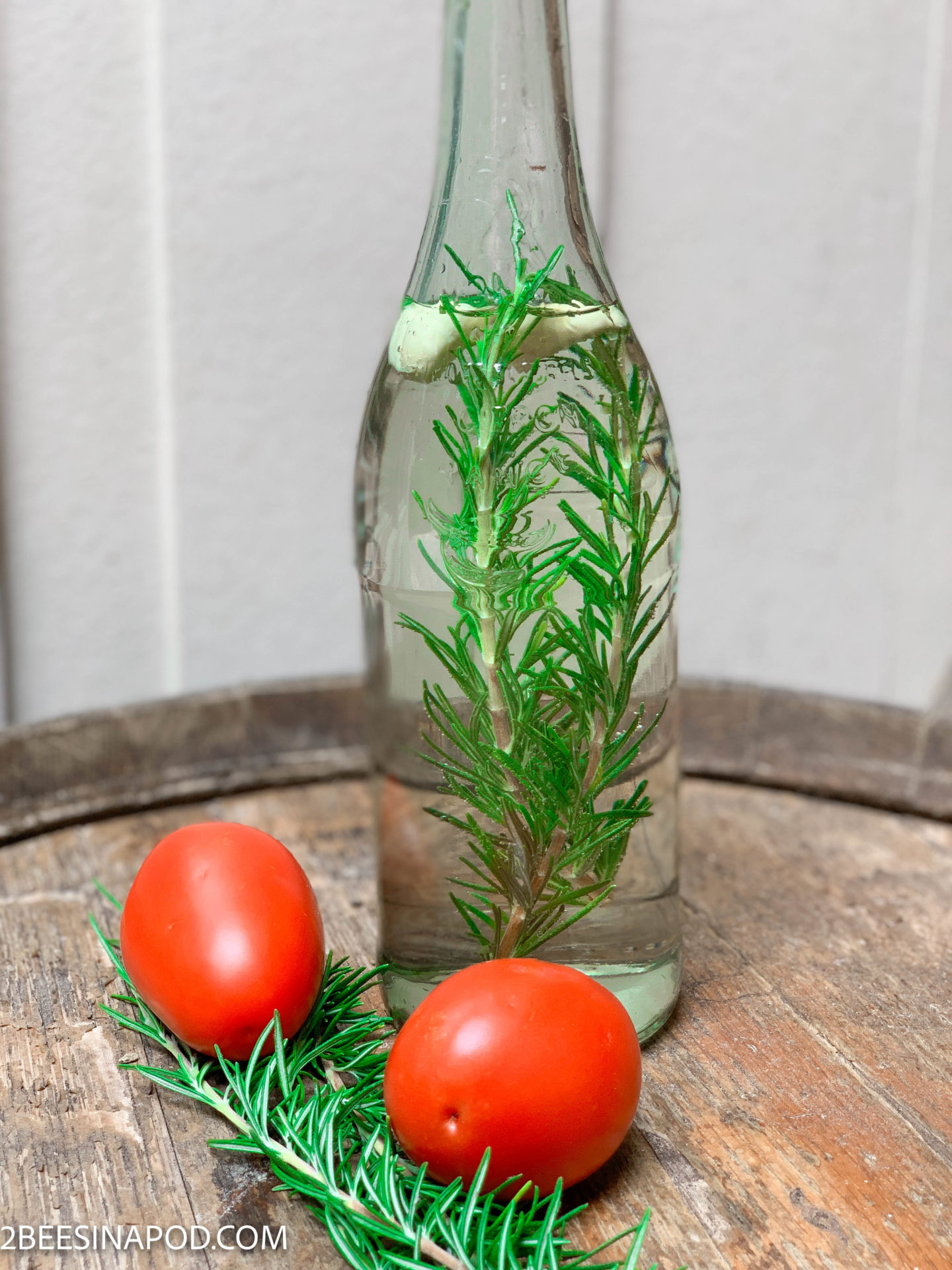 Rosemary Garlic White Wine Vinegar 2 Bees in a Pod