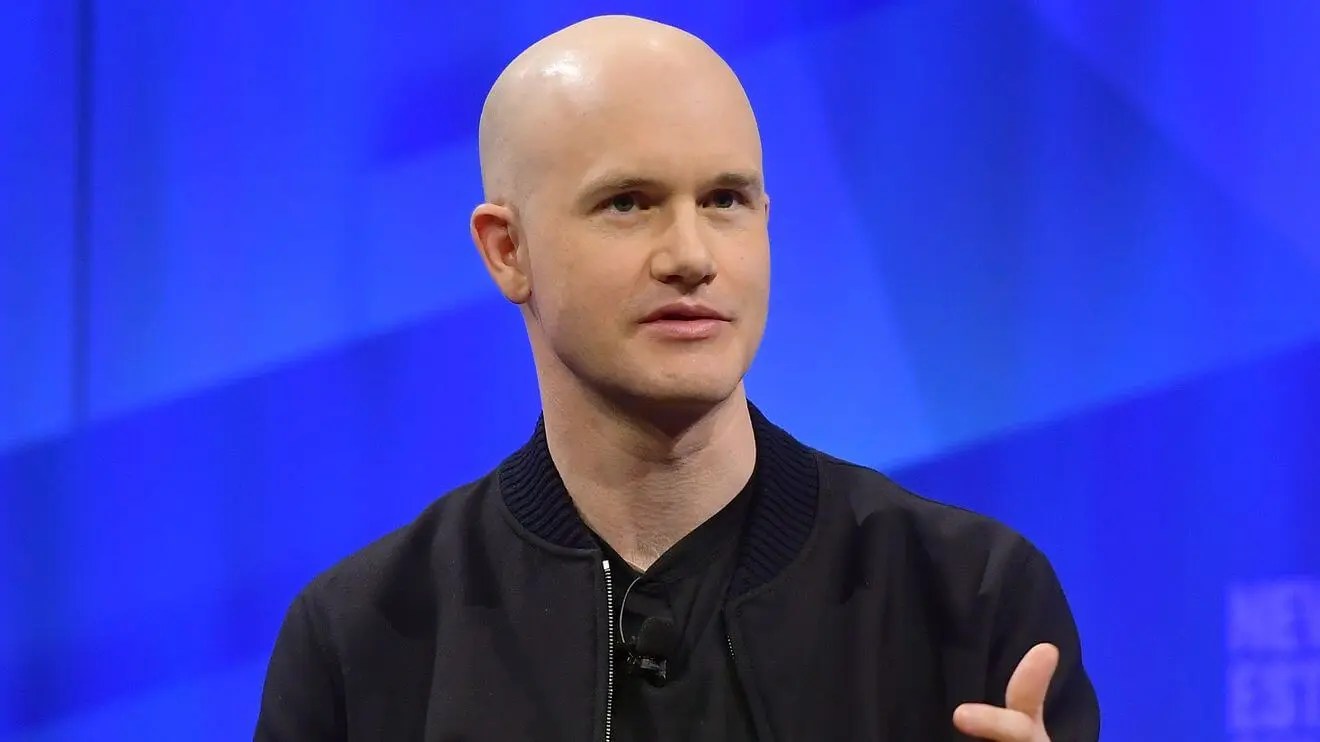 Les conséquences des réclamations de la Commission des valeurs mobilières. Brian Armstrong, responsable de l'échange de crypto Coinbase. Les conséquences des réclamations de la Commission des valeurs mobilières. Brian Armstrong, responsable de l'échange de crypto Coinbase. Photo.