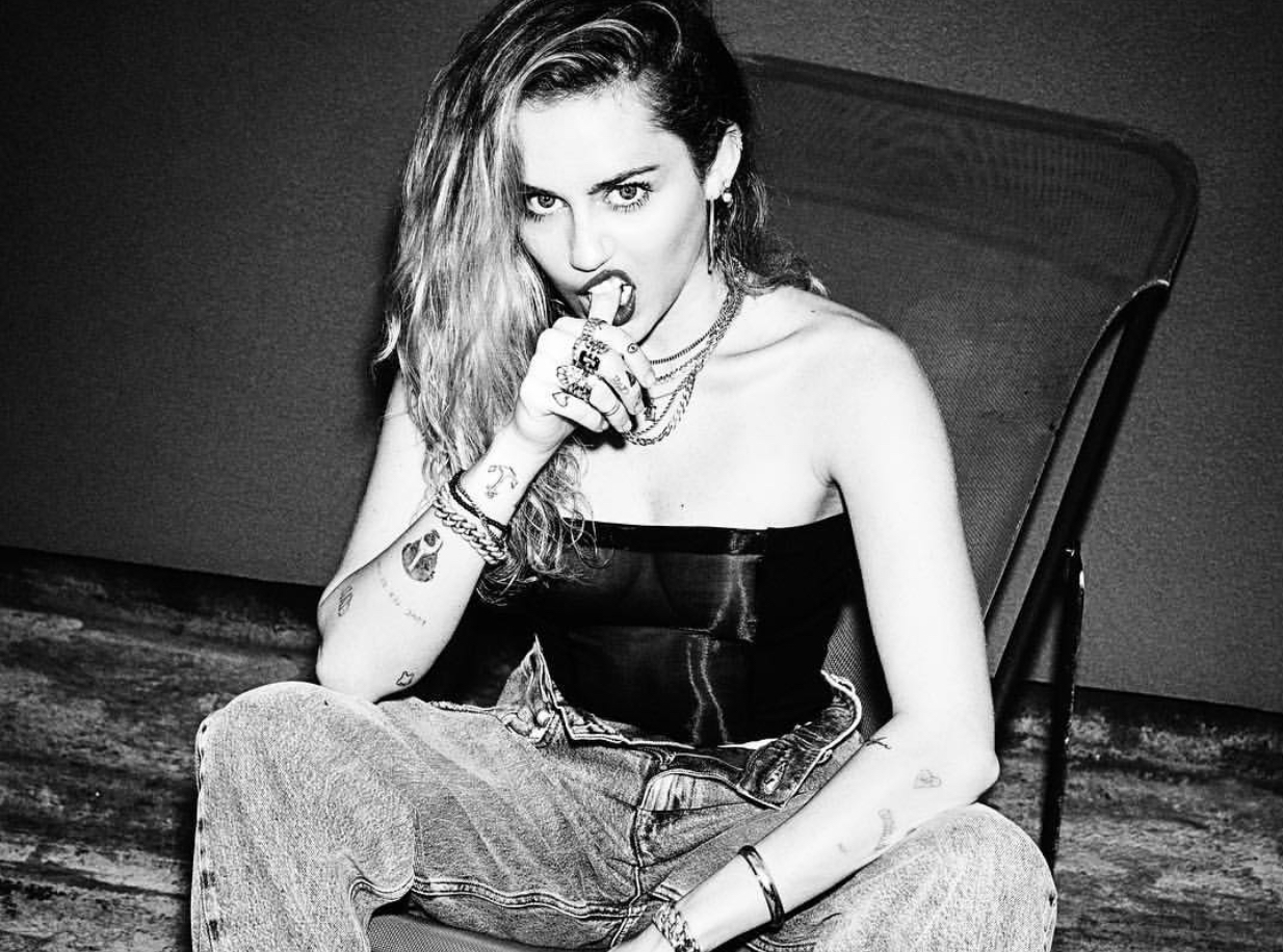 Miley Cyrus 2b Management