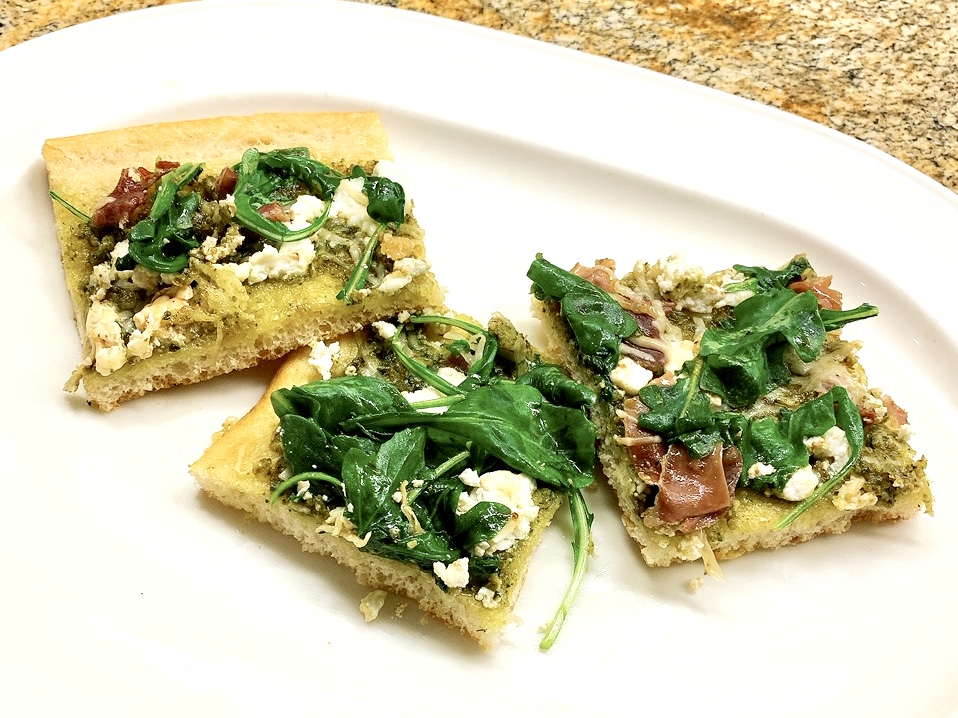 Flatbread Pizza with Prosciutto, Goat Cheese & Arugula Recipe