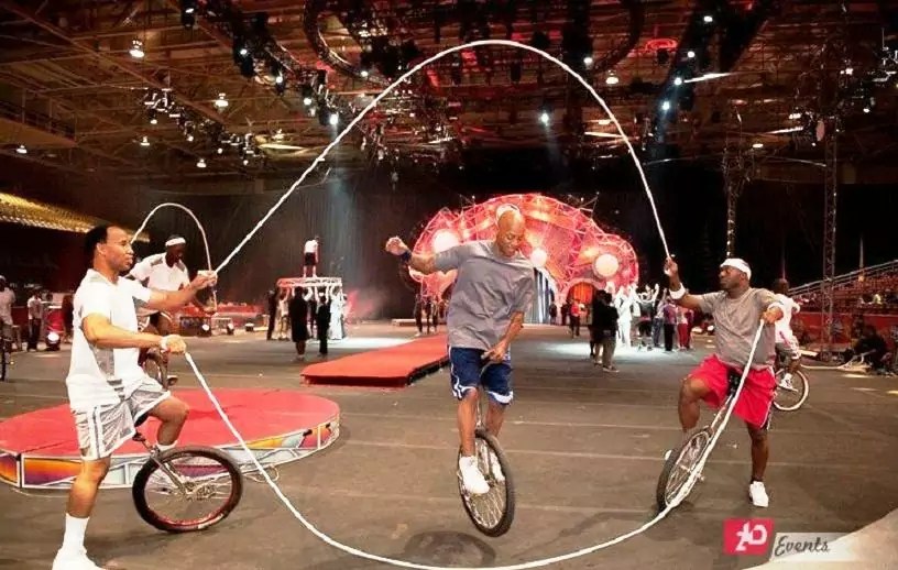 BICYCLE JUMPING ROPE ACT IN DUBAI 2ID EVENTS