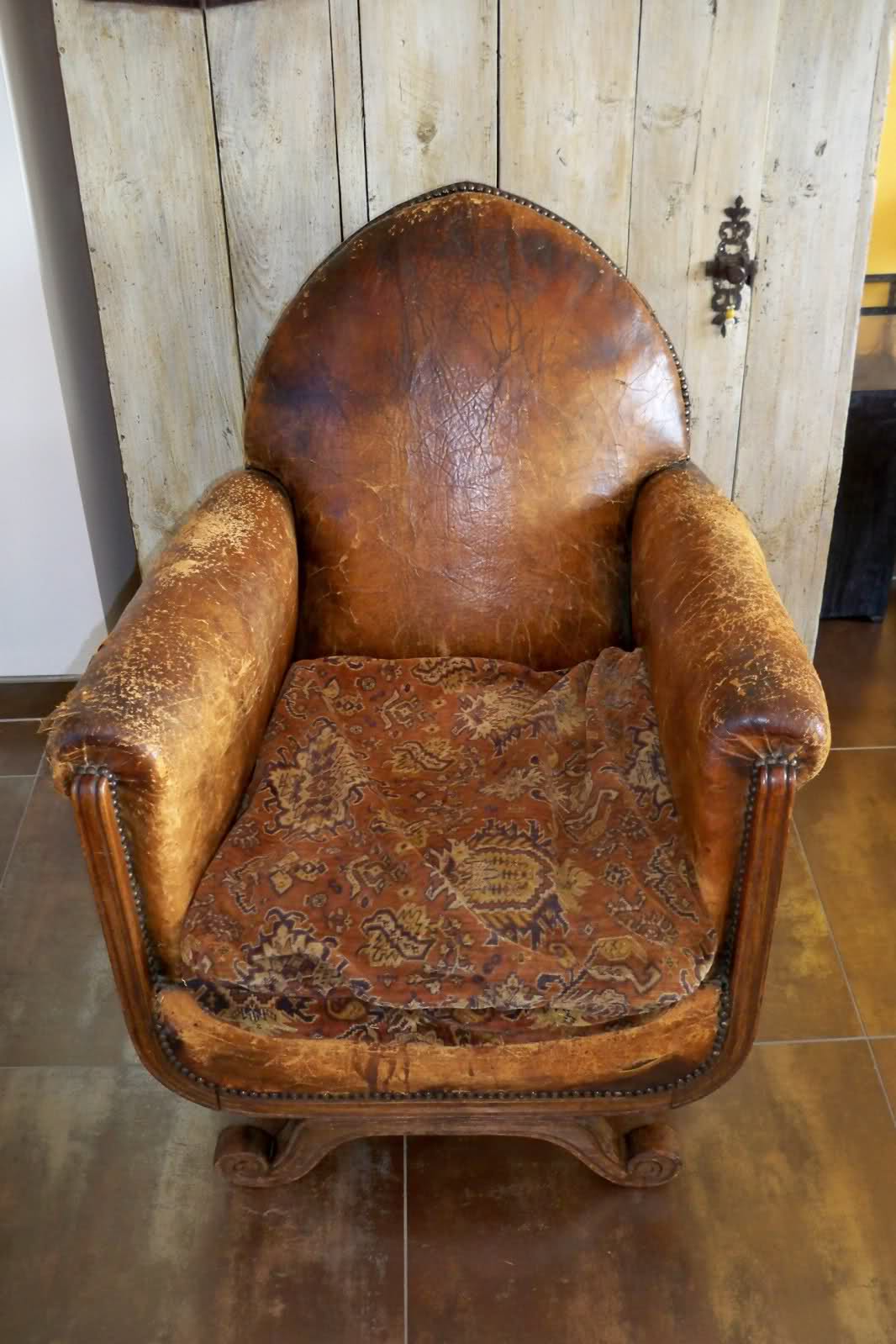 Ancien fauteuil CLUB forme peu courante lyre