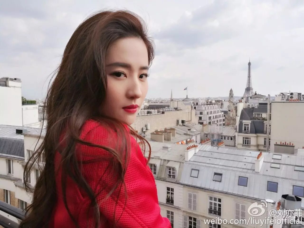 Hình ảnh xuề xòa của lưu diệc phi. Lưu Diệc Phi: Khi nhan nhắc không còn đỉnh cao như thuở 17