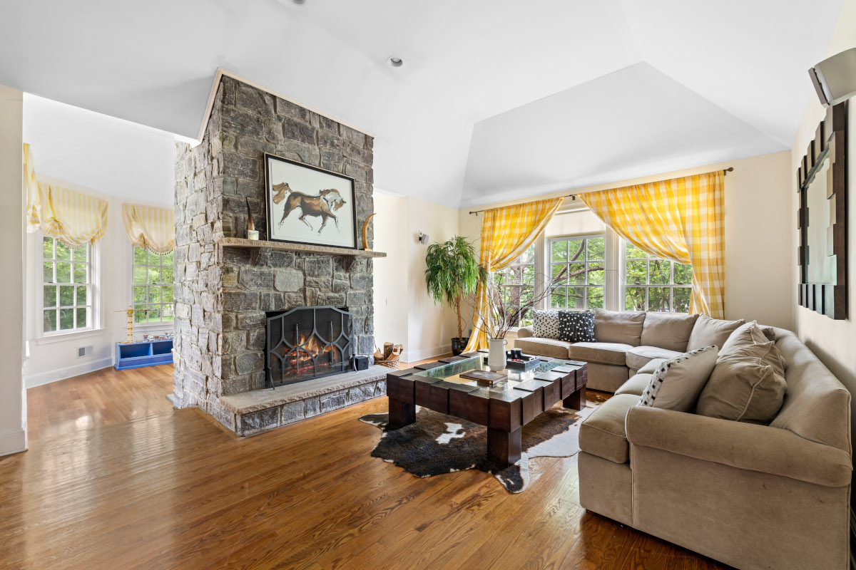 2 Thornbrook Lane 2 Thornbrook Lane