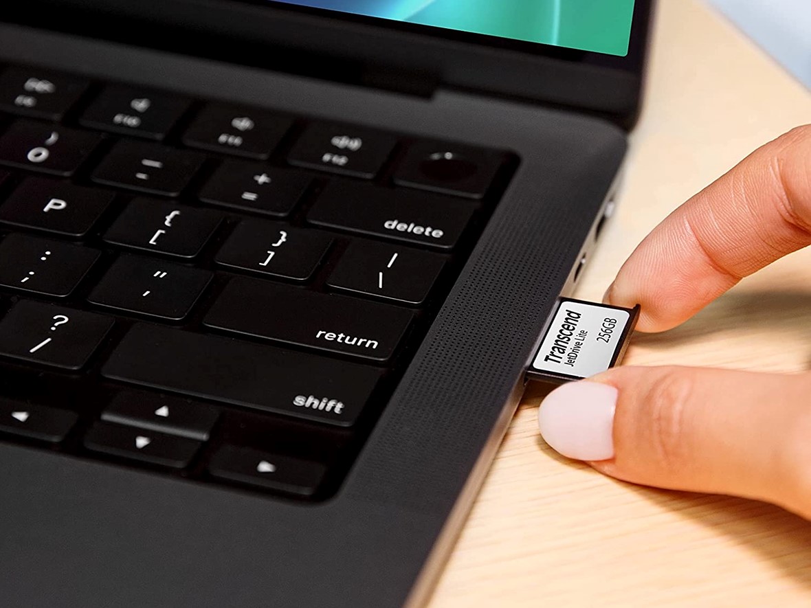 These JetDrive Lite 330 SD cards give your new Apple M1 MacBook Pro