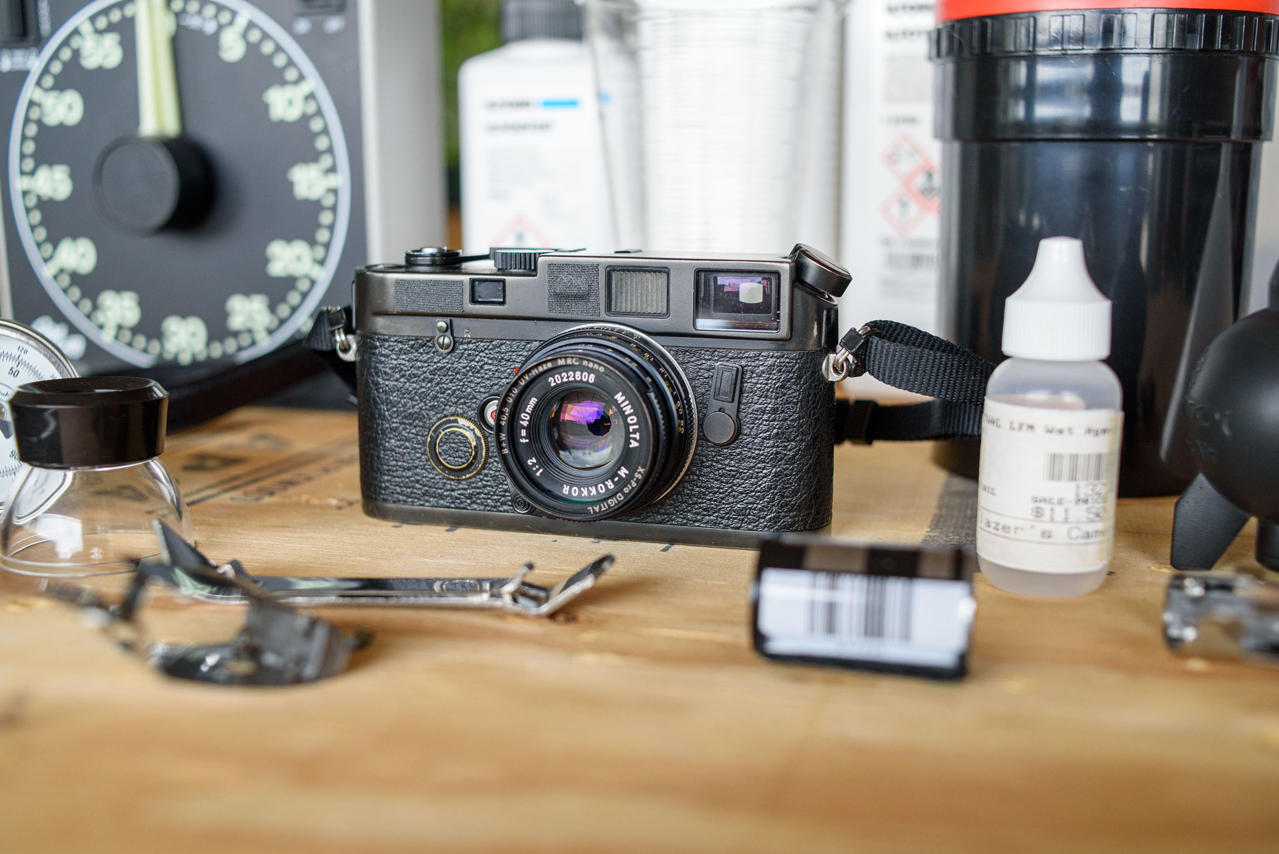 Cameras Using Films Which We Can Replace Partially Exposed Film