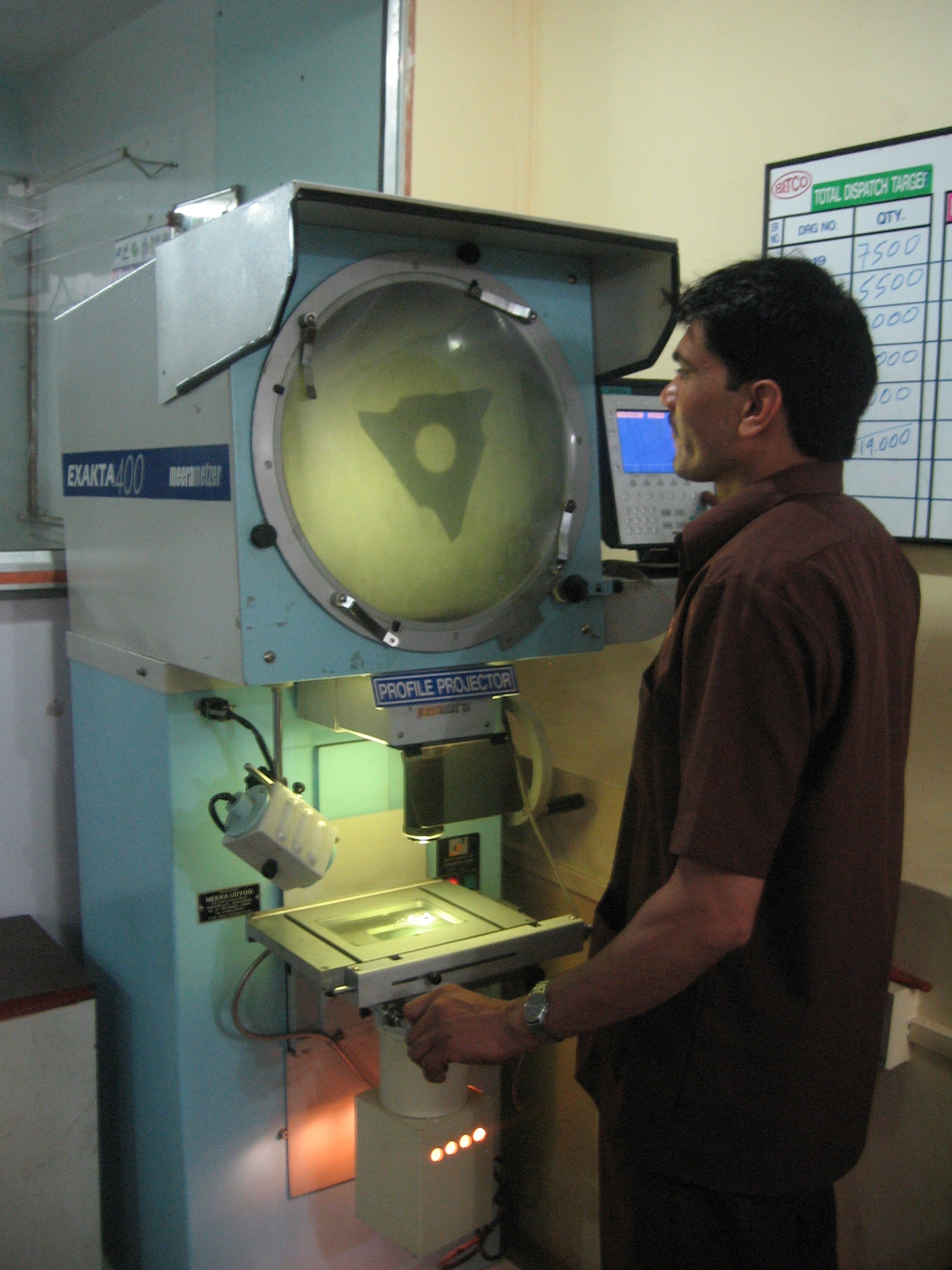 Profile Projector Machine, प्रोफाइल प्रोजेक्टर in Bhosari, Pune