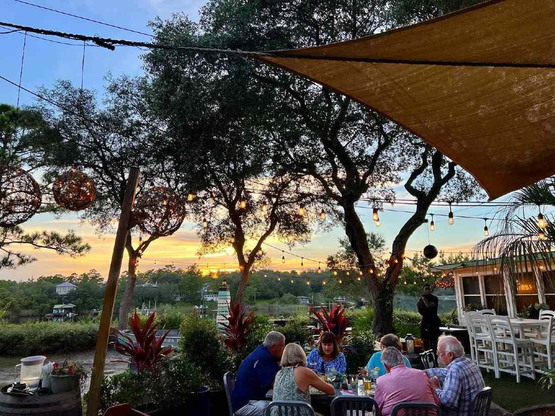 Old Florida Fish House Offers Fresh Seafood, Good Service, and A Fun