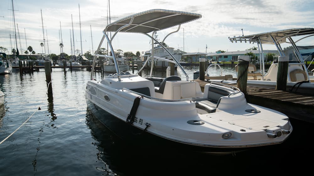 Amazing Boat Rentals A Guide To The 20' Starcraft Deck Boat 321 Boat