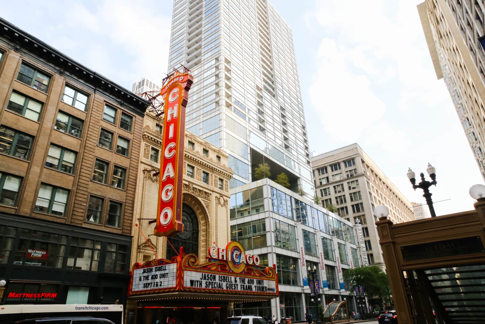 Apartment Features & Amenities 330 S Wells Luxury Apartments