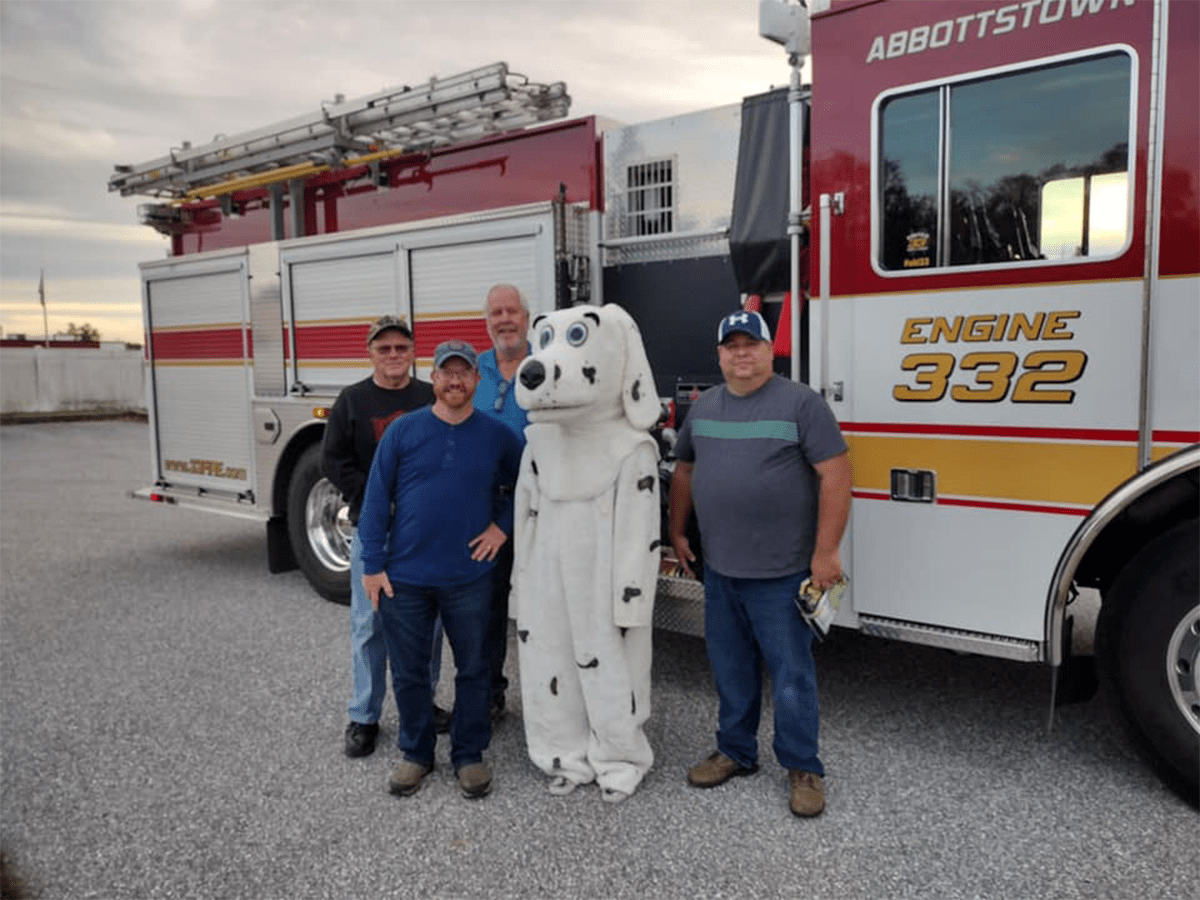Volunteers Participate in Make a Wish Halloween Parade United Hook