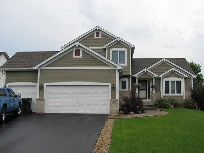 Blaine MN James Hardie Woodstock Brown Lap Siding & Arctic White Trim