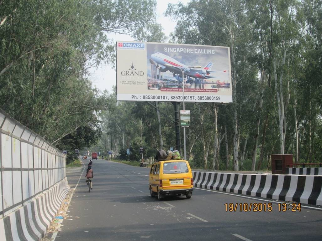 Hoardings in Lalbagh Hazratganj Nr.Novelty Cinema Lucknow Redink 300