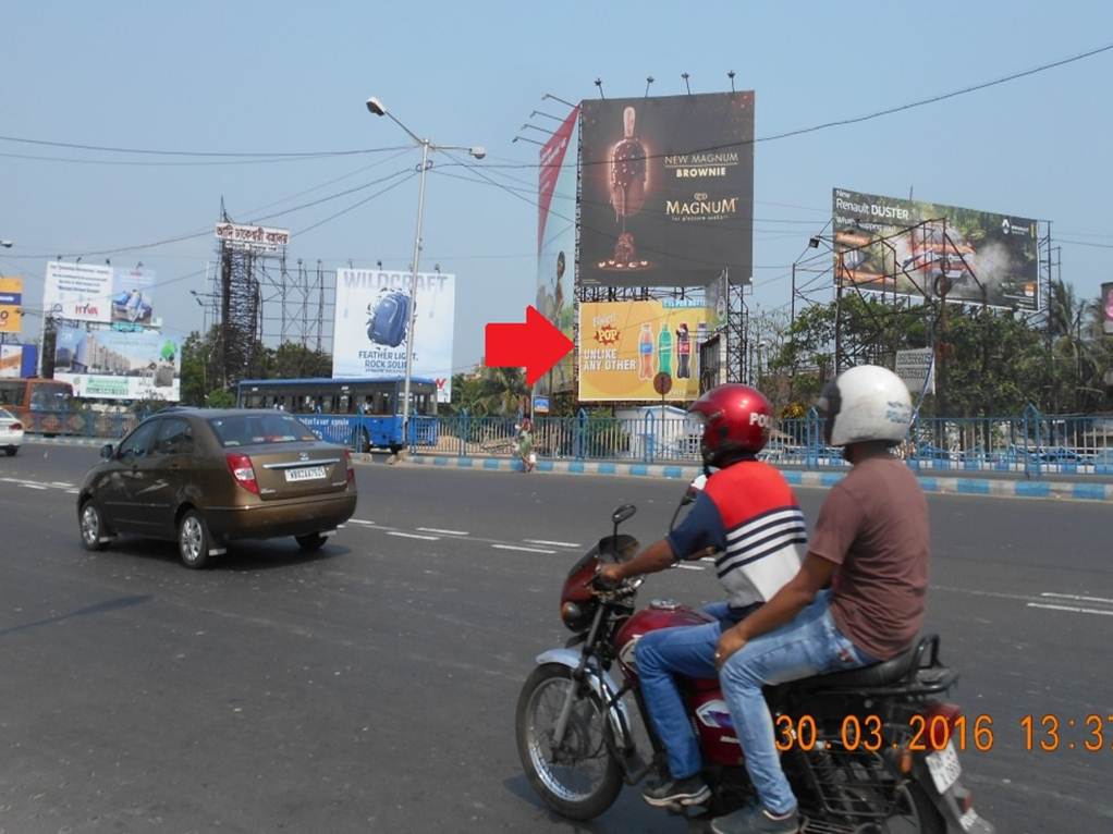 Hoardings in E M Bypass Survey Park Opp Metro Cash Carry Kolkata 5