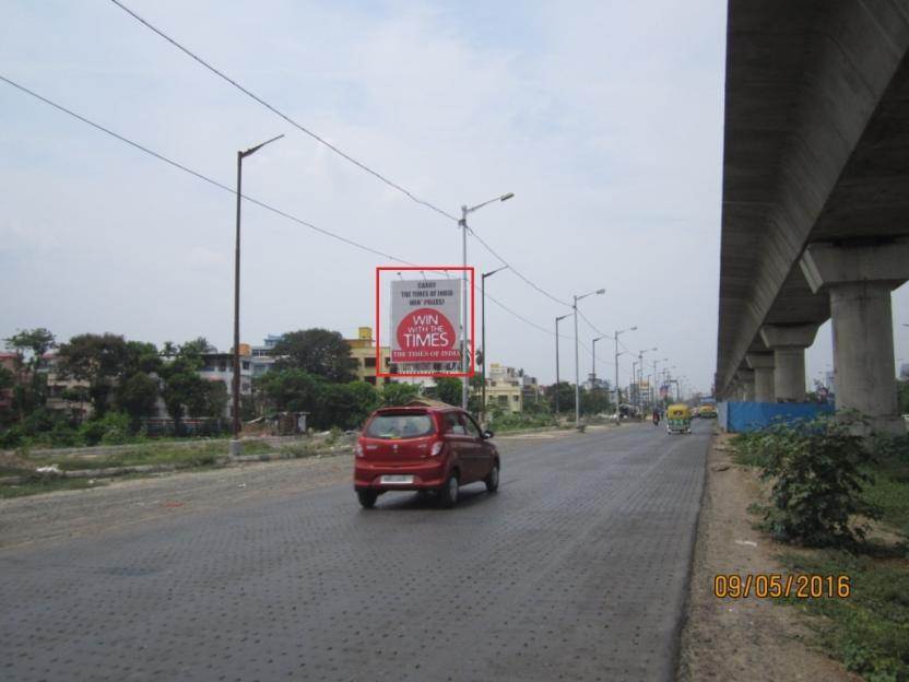 Hoardings in E M Bypass Survey Park Opp Metro Cash Carry Kolkata