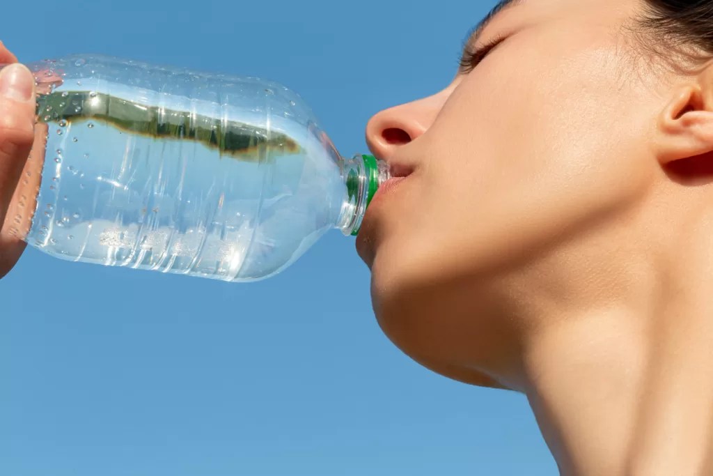 Why we should not reuse plastic water bottles 360