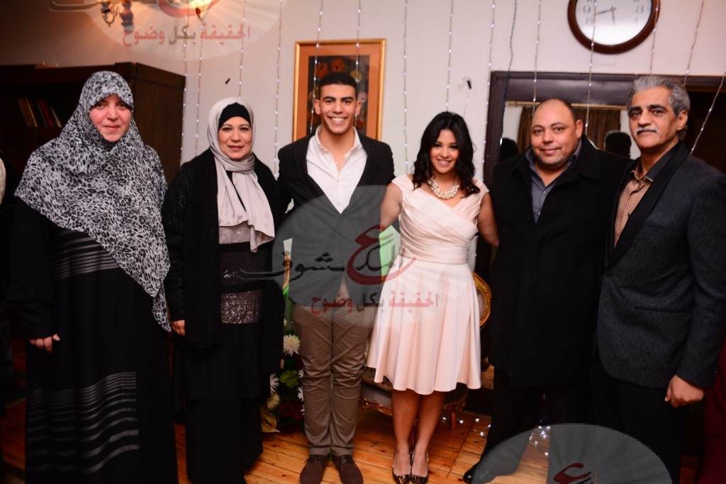 يذكر أنه كانت ترددت أخبار مؤخرا عن أن الفنانة التونسية درة ستجسد دور المنتجة اعتماد خورشيد. Ø¥Ø­ØªÙÙ„ Ø§Ù„ÙÙ†Ø§Ù† Ø¥ÙŠÙ‡Ø§Ø¨ Ø®ÙˆØ±Ø´ÙŠØ¯ Ø¨Ø®Ø·ÙˆØ¨Ù‡ Ø§Ø¨Ù†ØªÙ‡ ÙˆØ±Ø¯Ù‡ Ø®ÙˆØ±Ø´ÙŠØ¯ Ø¨Ø­Ø¶ÙˆØ± Ø§Ù„Ù…Ù†ØªØ¬Ø© Ø§Ù„ÙƒØ¨ÙŠØ±Ø© Ø§Ø¹ØªÙ…Ø§Ø¯ Ø®ÙˆØ±Ø´ÙŠØ¯ Ø¬Ø¯Ø© Ø§Ù„Ø¹Ø±ÙˆØ³Ø© Ø¨ÙˆØ§Ø¨Ø© Ø¹ Ø§Ù„Ù…ÙƒØ´ÙˆÙ