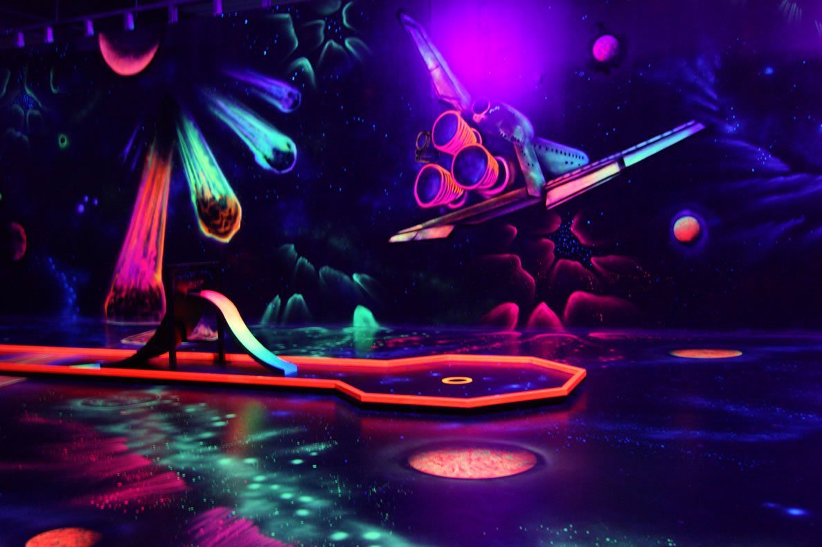 3DFunhouse Schwarzlicht MiniGolf und Virtual Reality