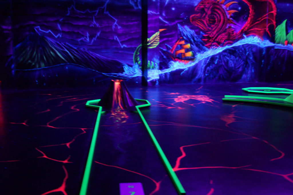 3DFunhouse Schwarzlicht MiniGolf und Virtual Reality