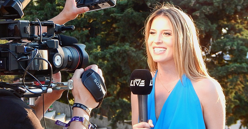 8 Best News Reporter Microphones 3D Insider