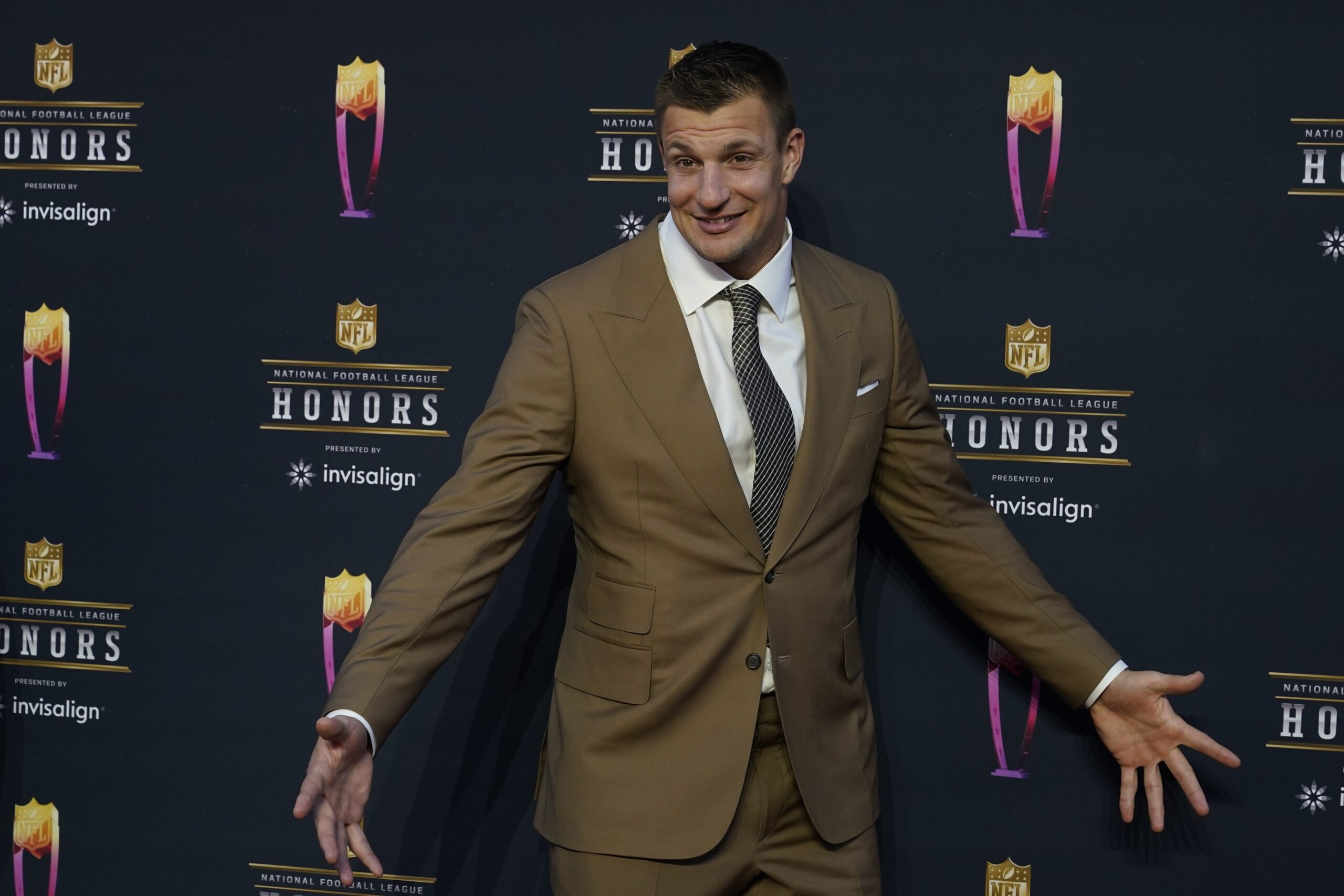 Retired NFL star Rob Gronkowski jokes about signing contract with B.C
