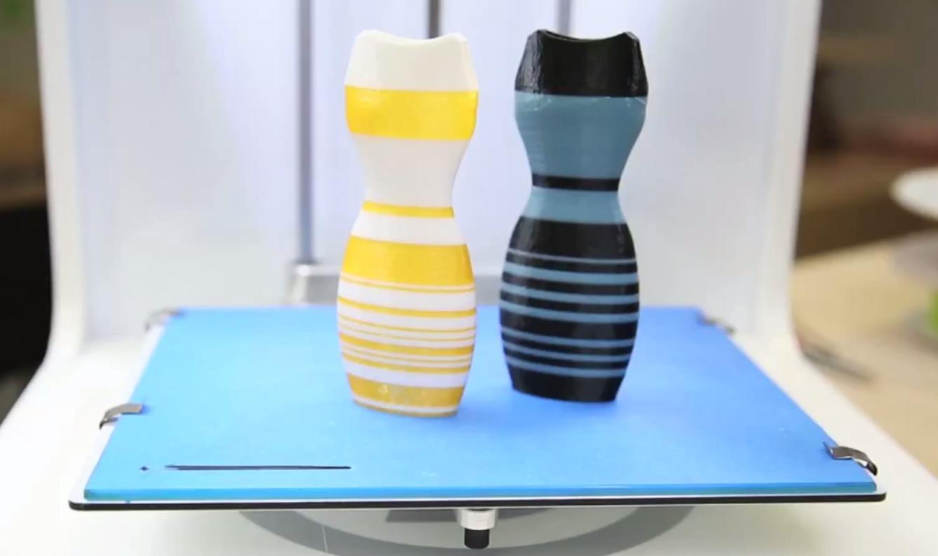 The Famous Blue and Black Dress (or White and Gold) a 3D