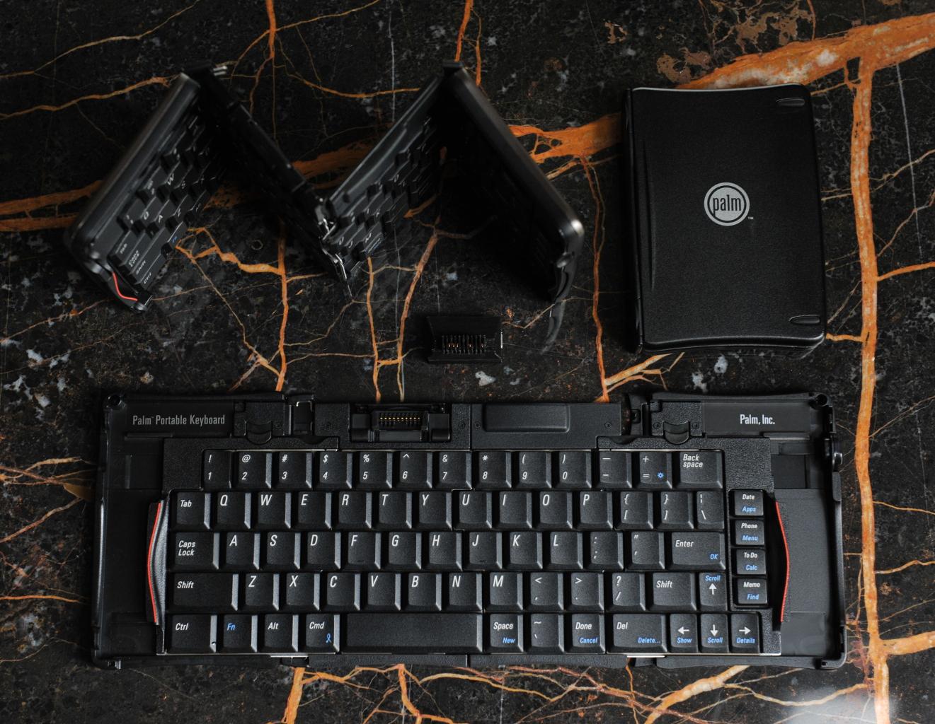 Here's a 3D Printable Palm-Fitted Keyboard for Your Texting Addiction